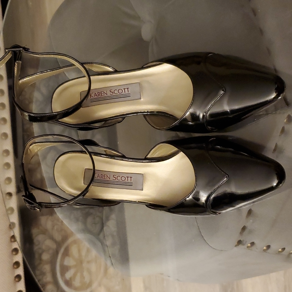 Karen Scott Simone Ankle Strap Slings